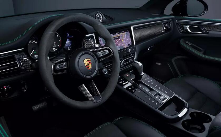 2022-Porsche-Macan-Interior-Updated-0