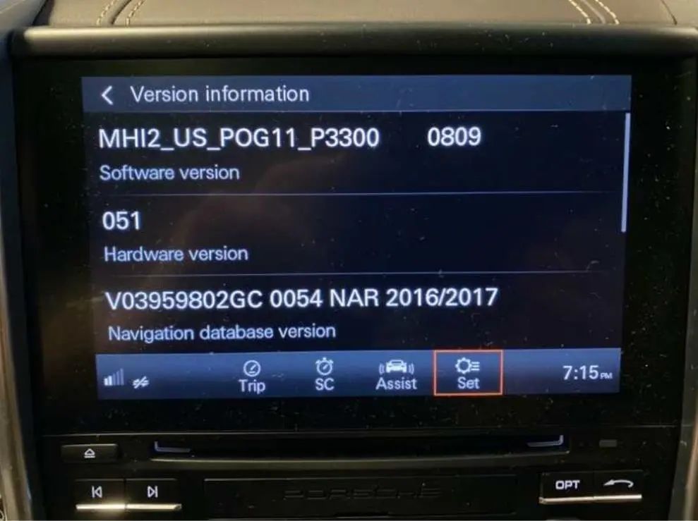 How-to-activate-Porsche-718-CarPlay-and-Android-Auto-via-USB-2