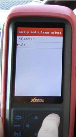 How to change mileage via Xtool x100 pro2 odometer adjustment tool-3
